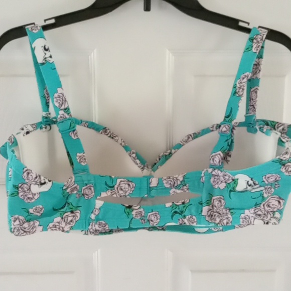 Hot Topic Turquoise Skull and Roses Ruffle Bandeau Swim Top - Picture 2 of 10